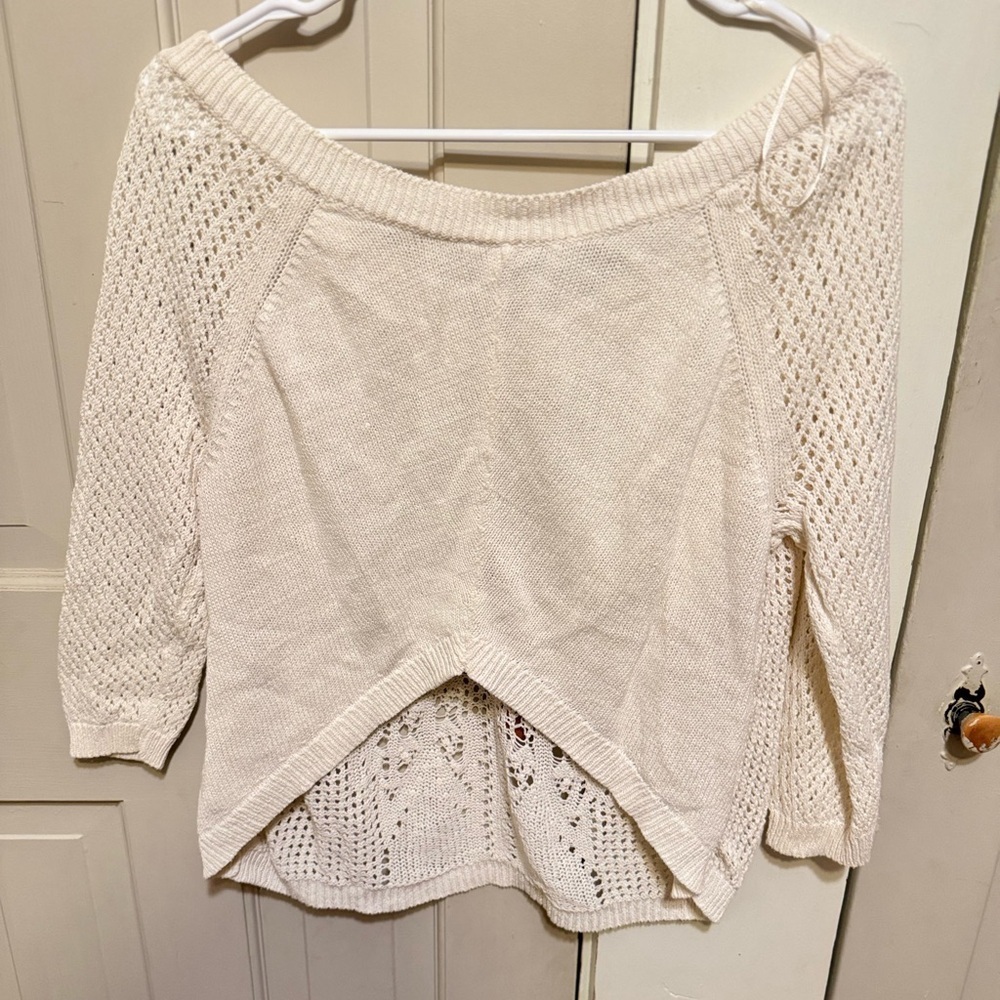 Guess Crochet Knit Style 3/4 Sleeve Top - Picture 6 of 6